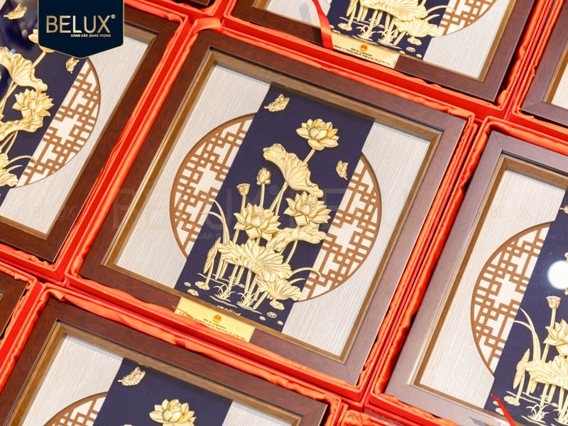 Lô 100 tranh hoa sen Bộ Công Thương 30x30cm dát vàng 24k thiết kế theo yêu cầu